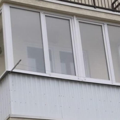Остекление и наружная отделка балкона