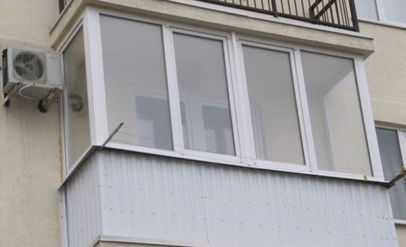 Остекление и наружная отделка балкона